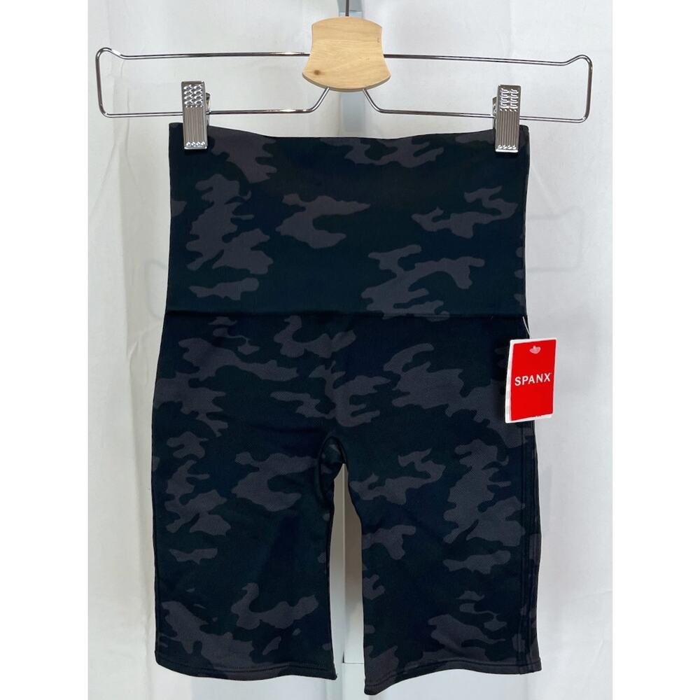 NWT SPANX Size S Look At Me Now Bike Shorts Stretch Pull On Camo Camouflage Gray